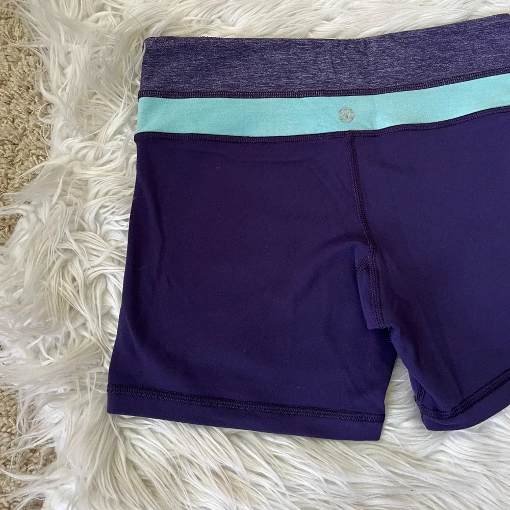 {Lululemon} Reverse Groove Short in Dense Purple / Heathered Angel Blue - Size 4